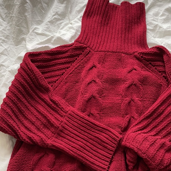 Red sweater - Picture 2 of 4